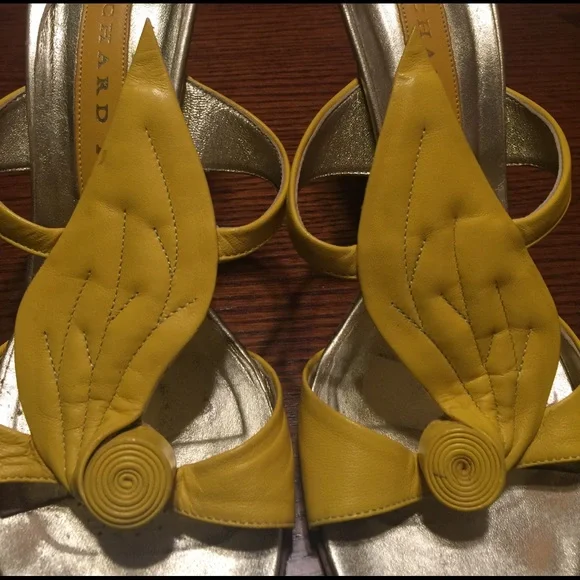 Richard Tyler Yellow Slides Sz 8 - Picture 8 of 8